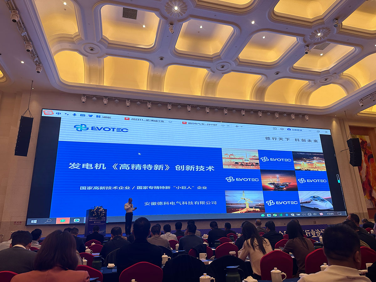 图片包含 建筑, 电脑, 人们, 礼堂 描述已自动生成